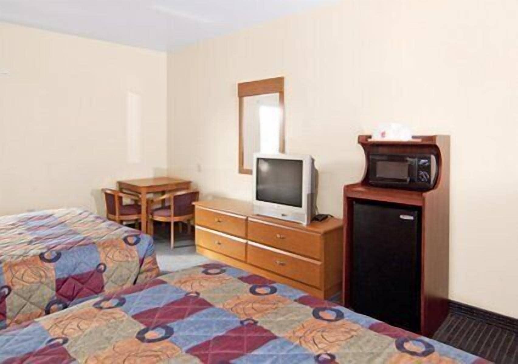 Econo Lodge Inn & Suites Pritchard Road Норт-Литл-Рок Экстерьер фото